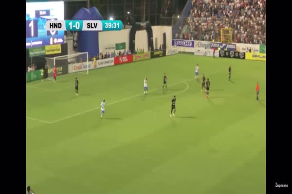 “‘¡Fuera el familión!’: Aficionados se rebelan en partido de TikTokers”