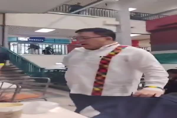 Ciudadanos confrontan al diputado Bartolo Fuentes de Libre