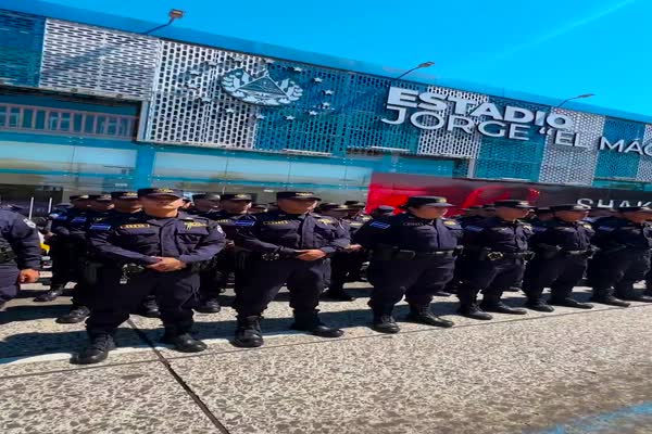 El Salvador despliega 3,000 agentes para garantizar seguridad en conciertos de Shakira