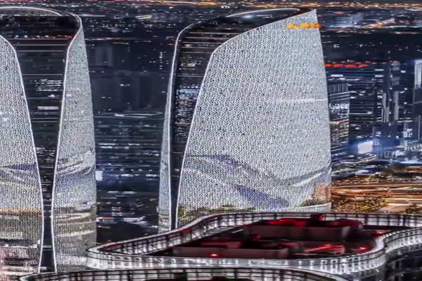 Chengdu ilumina su distrito financiero con un espectáculo urbano en las Torres Gemelas de Tianfu