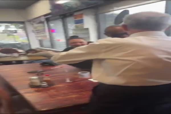 Presidente Asfura comparte con hondureños en restaurante de Los Ángeles durante gira en EE. UU.