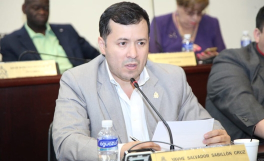 Si no hay solución al conflicto, diputados disidentes se quedarían independientes o se sumarían al Partido Liberal, según Yahvé Sabillón