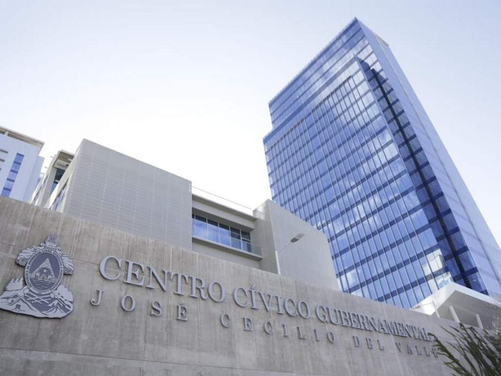Presidente Hernández se mudó al Centro Cívico Gubernamental sin que esté terminado