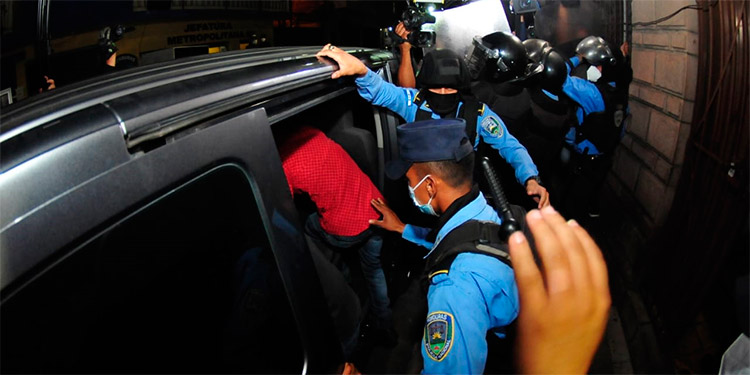 Policías lavaron la celda donde permaneció Keyla Martínez según declaraciones de testigos frente a la ATIC