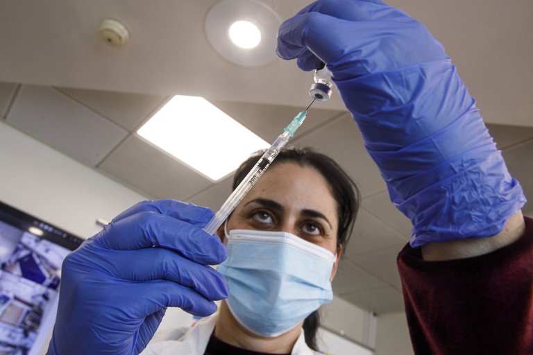 La vacuna de Pfizer tuvo un 92% de efectividad entre las personas que ya recibieron dos dosis en Israel