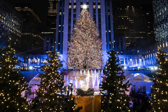 Encienden luces de árbol de Navidad del Rockefeller Center