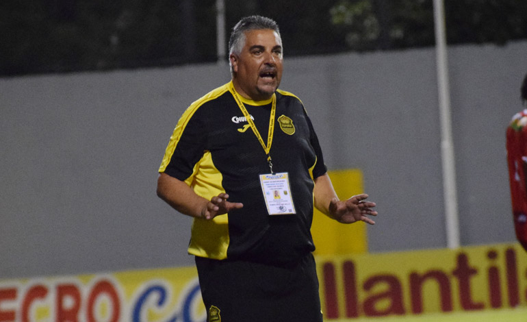 Ramiro Martínez deja de ser técnico del España