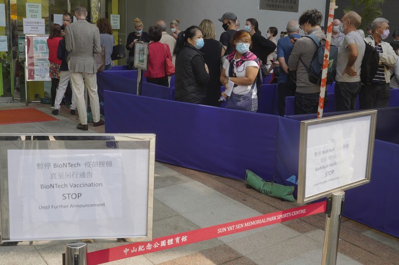 Hong Kong detiene el uso de la vacuna Pfizer y cita tapas defectuosas